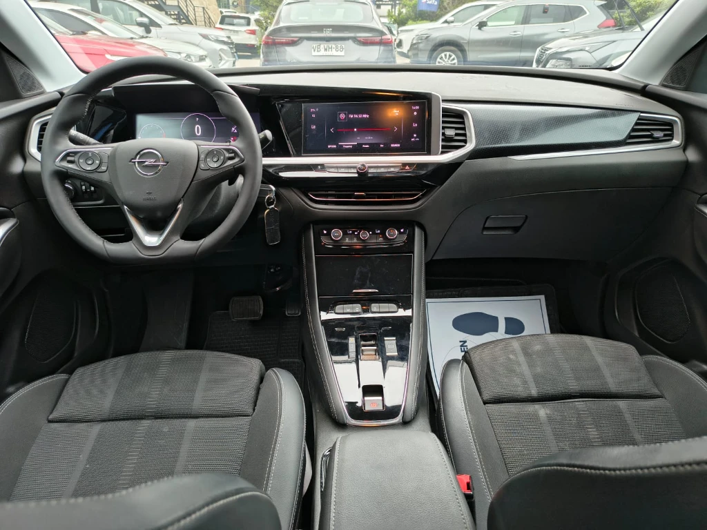 Opel Grandland 1.2t Gs Line 4x2 At 5p año 2025