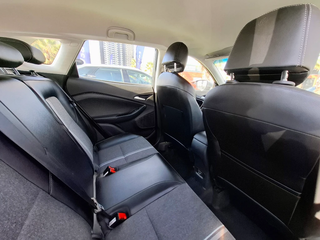 Chevrolet Tracker 1.2t Ltz R 4x2 At 5p año 2025