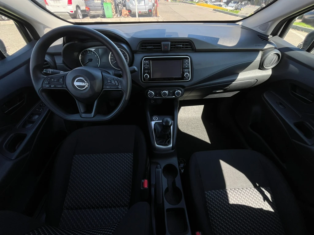 Nissan Versa 1.6 Sense 4x2 Mt 4p año 2025