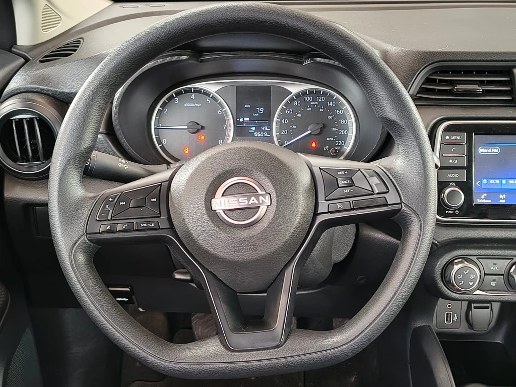 Nissan Versa 1.6 Sense 4x2 Mt 4p año 2025