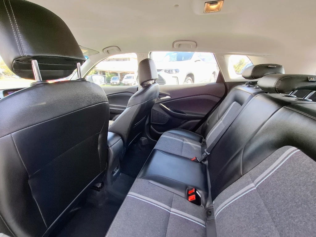 Chevrolet Tracker 1.2t Ltz R 4x2 At 5p año 2025