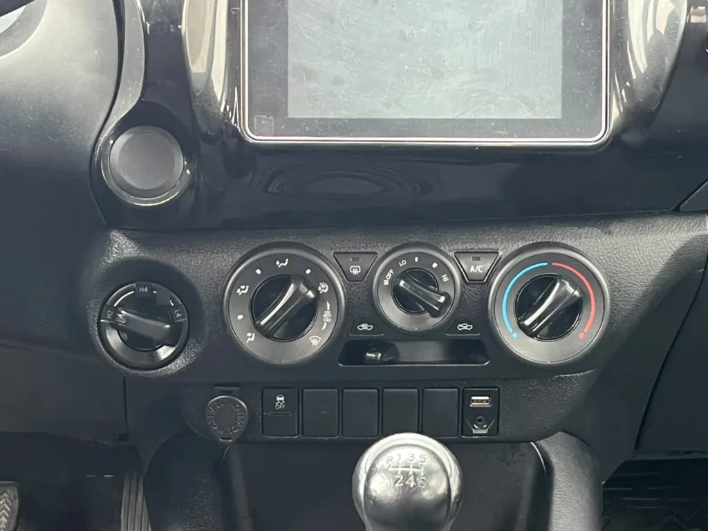 Toyota Hilux Dc 4x4 2.4 D Dx Mt año 2024