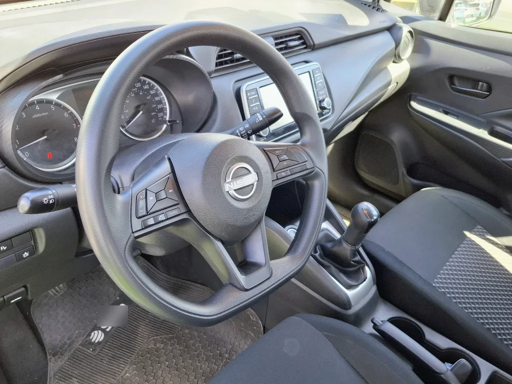 Nissan Versa 1.6 Sense 4x2 Mt 4p año 2025