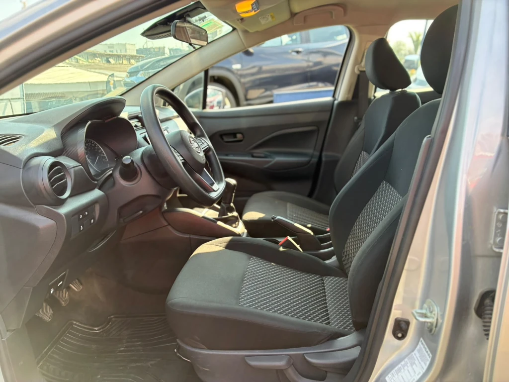 Nissan Versa 1.6 Sense 4x2 Mt 4p año 2025