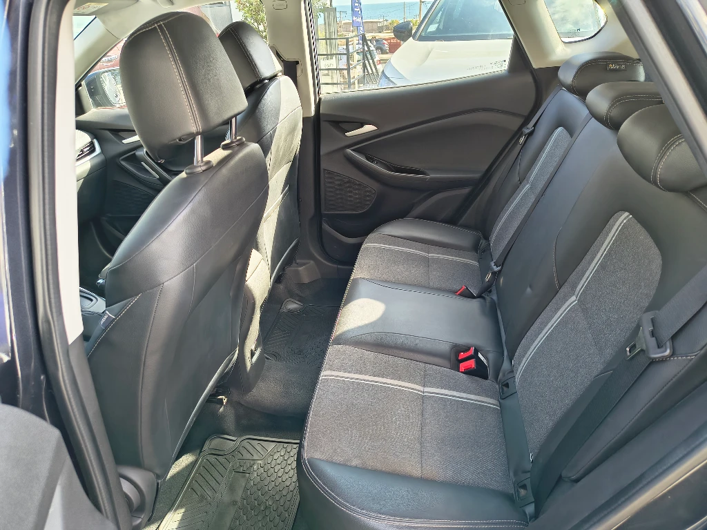 Chevrolet Tracker 1.2t Ltz R 4x2 At 5p año 2025