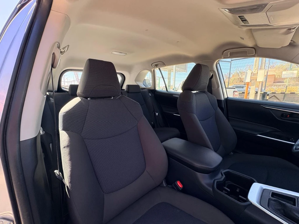 Toyota Rav4 2.0 Le 4x2 Cvt At 5p año 2023