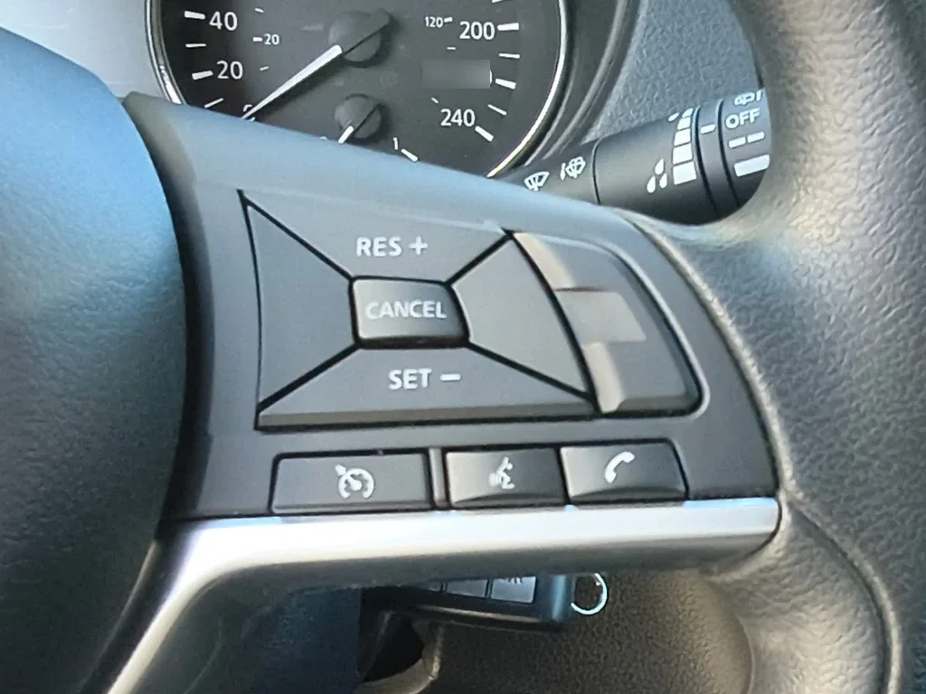 Nissan X-Trail 2.5 Sense 4x2 2row Cvt At 5p año 2023