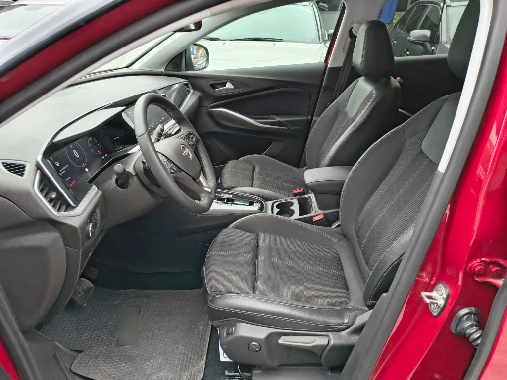 Opel Grandland 1.2t Gs Line 4x2 At 5p año 2025