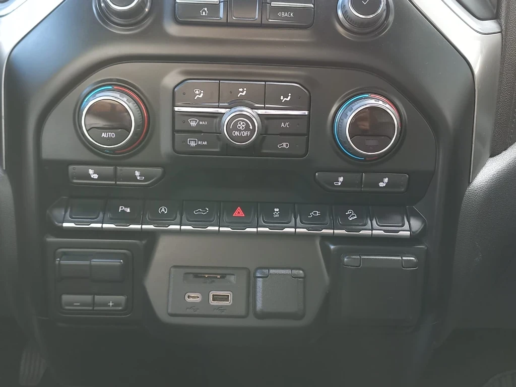 Chevrolet Silverado 5.3 Lt Trailboss Z71 4x4 At 4p año 2022