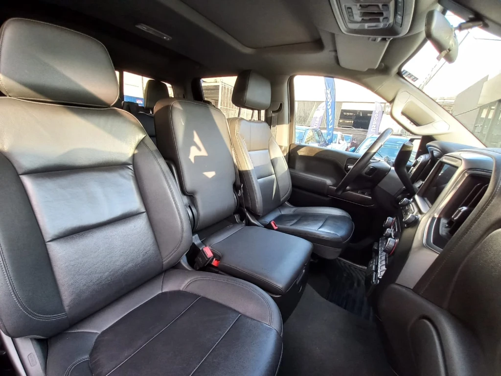Chevrolet Silverado 5.3 Lt Trailboss Z71 4x4 At 4p año 2022