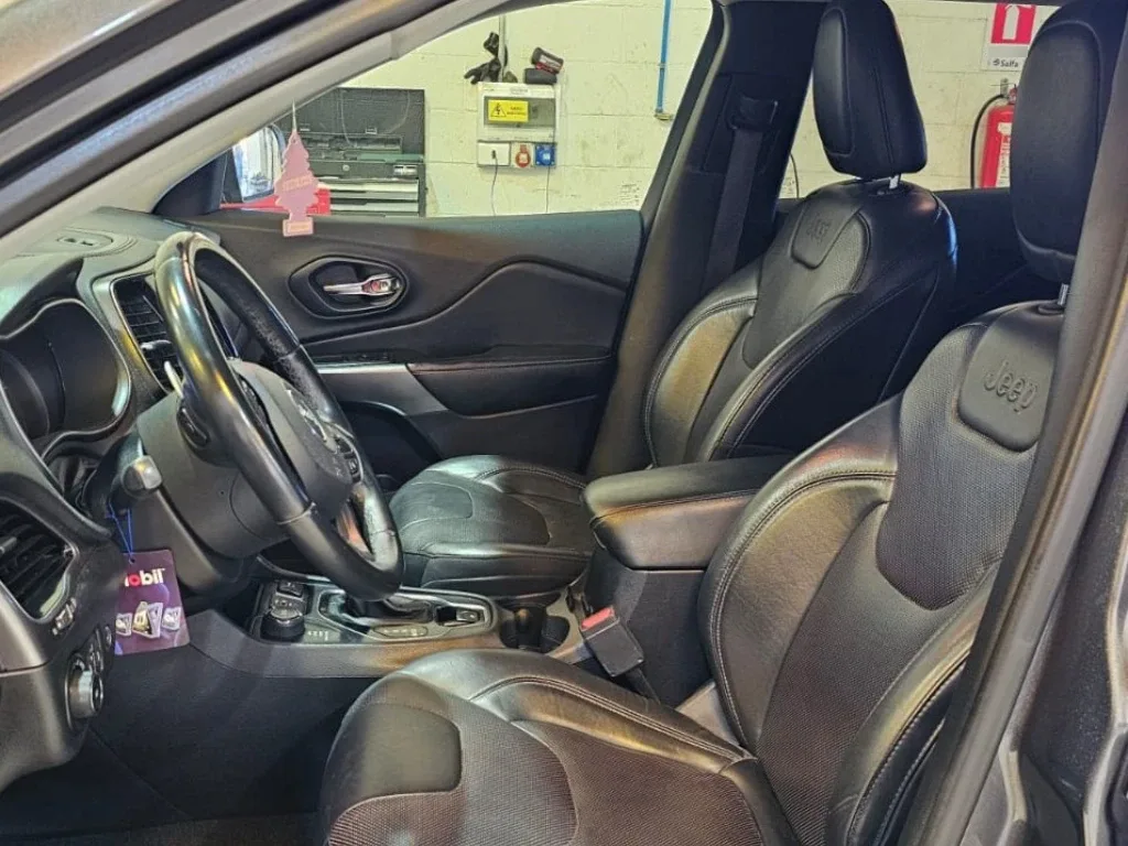 Jeep Cherokee 3.2 Limited 4x4 At 5p año 2019