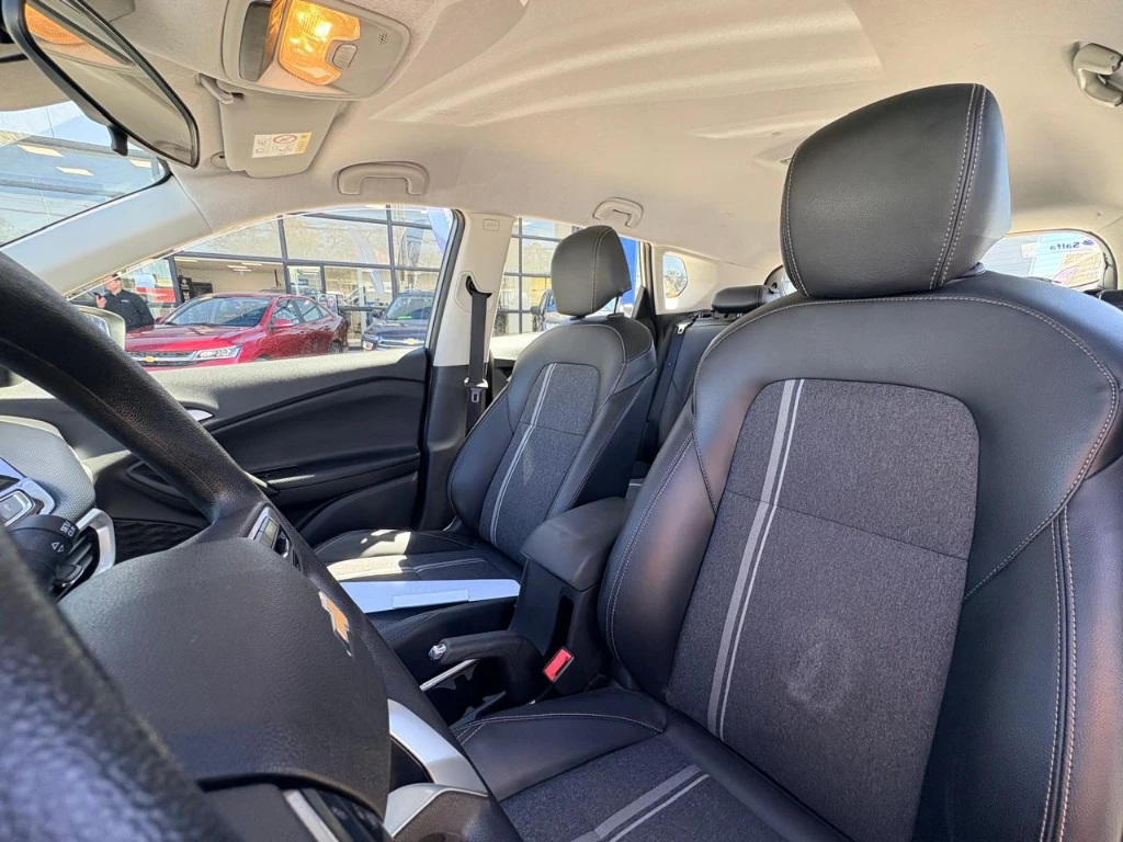 Chevrolet Tracker 1.2t Ltz R 4x2 At 5p año 2025