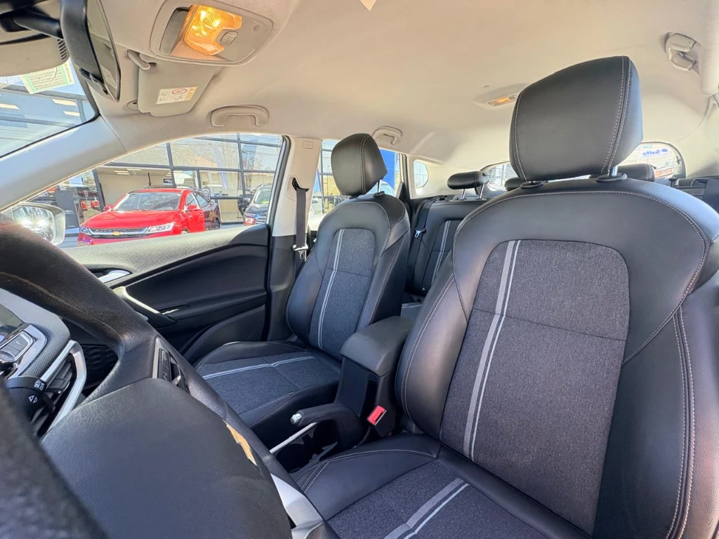 Chevrolet Tracker 1.2t Ltz R 4x2 At 5p año 2025