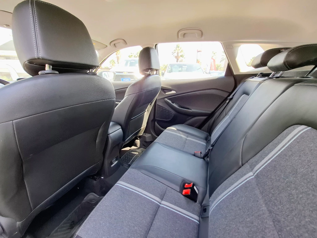 Chevrolet Tracker 1.2t Ltz R 4x2 At 5p año 2025