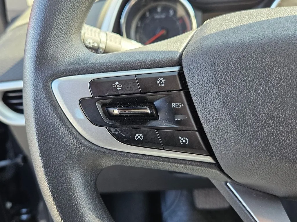 Chevrolet Tracker 1.2t Ltz R 4x2 At 5p año 2025