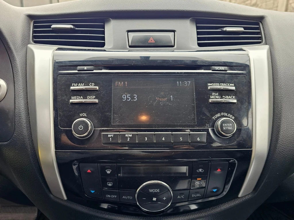 Nissan Np300 2.3 Le Diesel 4wd Dob.cab. At 4p año 2018