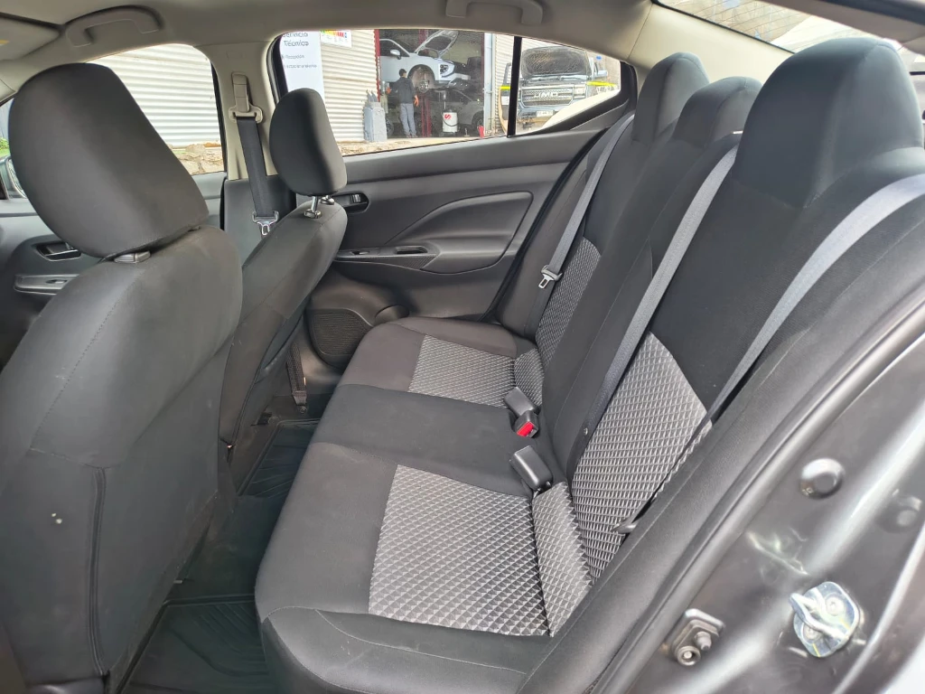 Nissan Versa 1.6 Sense 4x2 Mt 4p año 2025