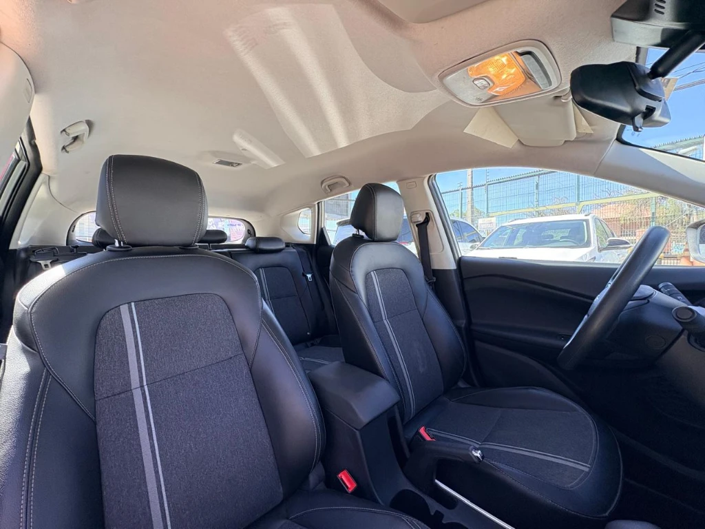 Chevrolet Tracker 1.2t Ltz R 4x2 At 5p año 2025