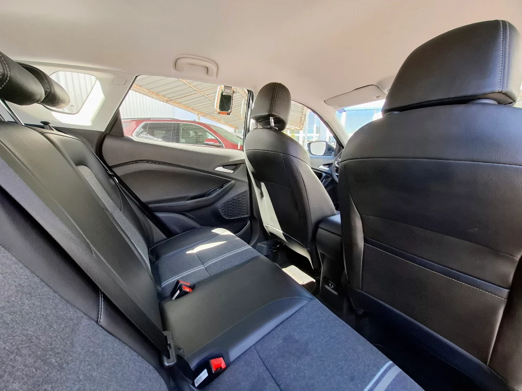 Chevrolet Tracker 1.2t Ltz R 4x2 At 5p año 2025