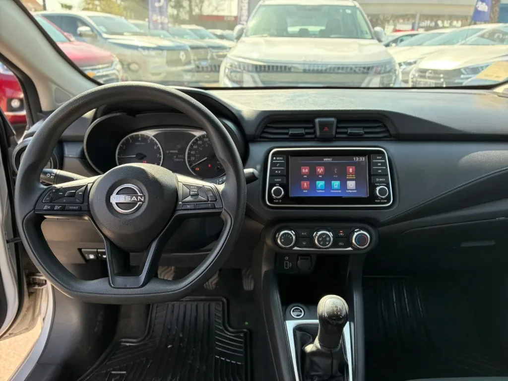 Nissan Versa 1.6 Sense 4x2 Mt 4p año 2025