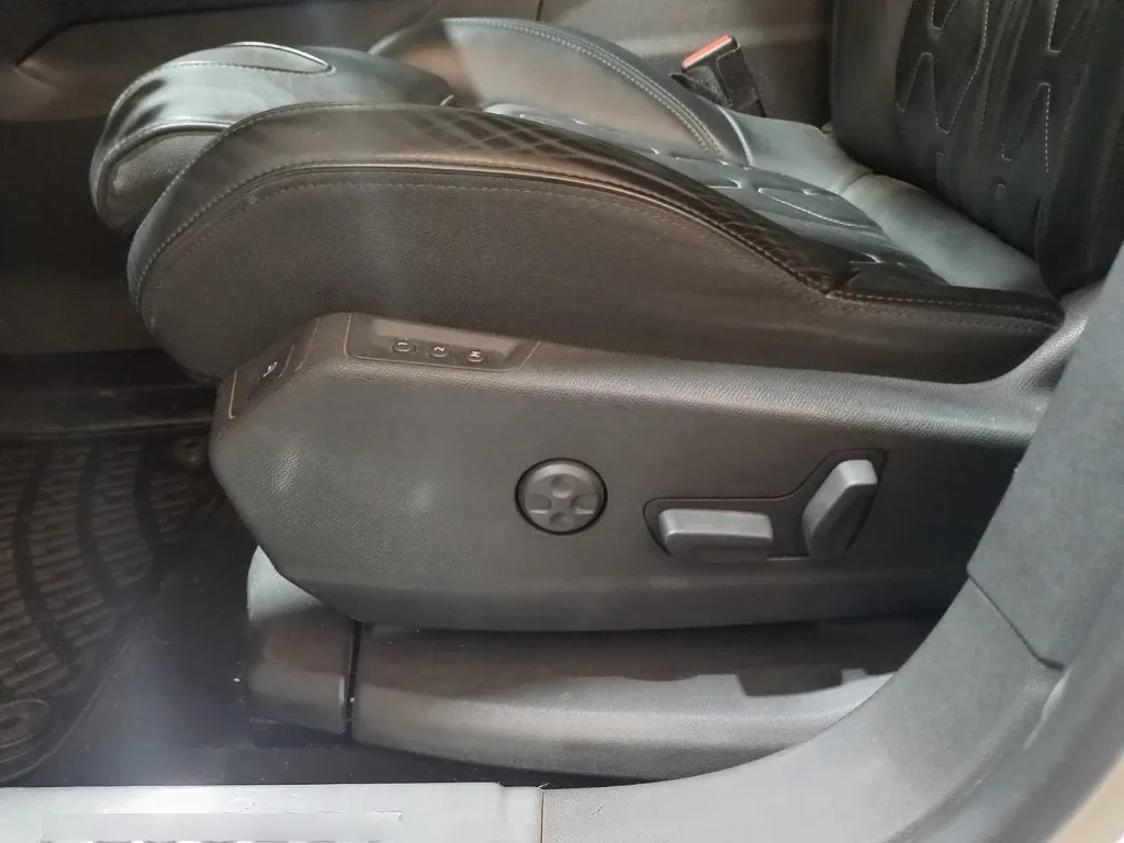 Peugeot 3008 2.0 Gt Bluehdi Diesel 4x2 At 5p año 2019