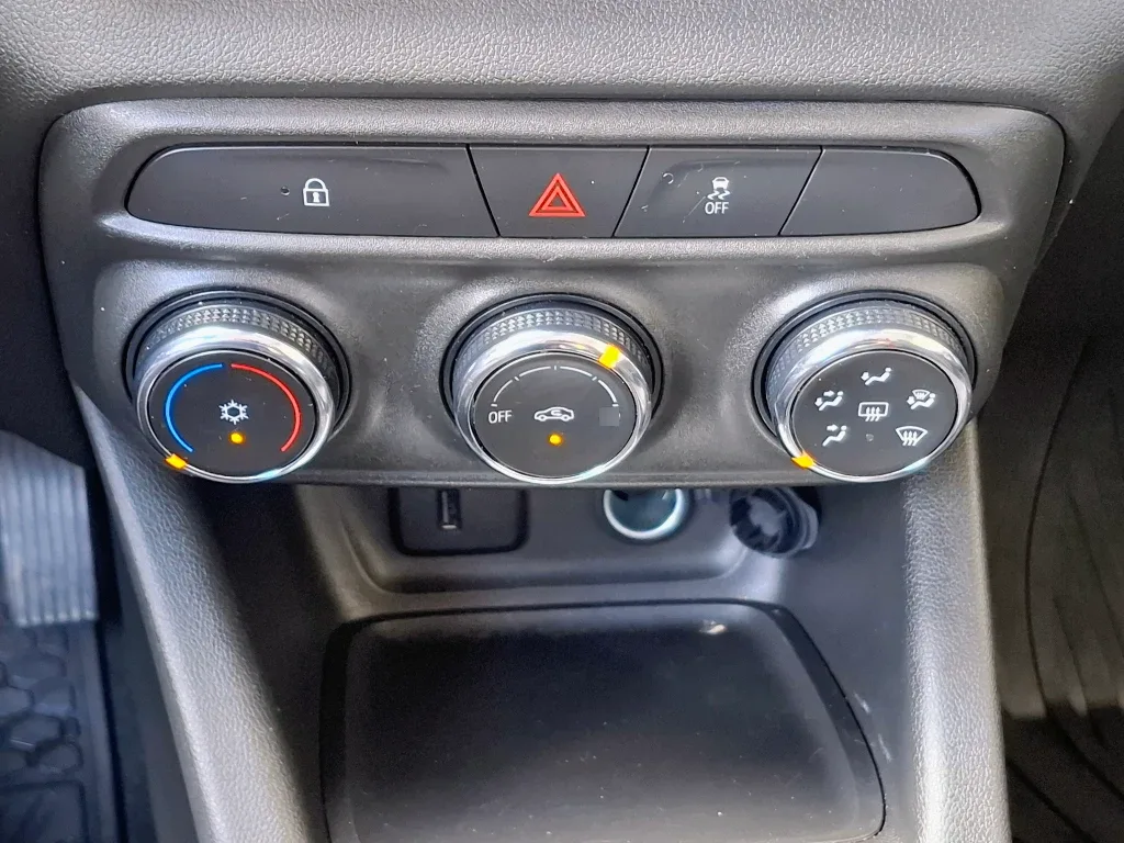 Chevrolet Tracker 1.2t Ltz R 4x2 At 5p año 2025