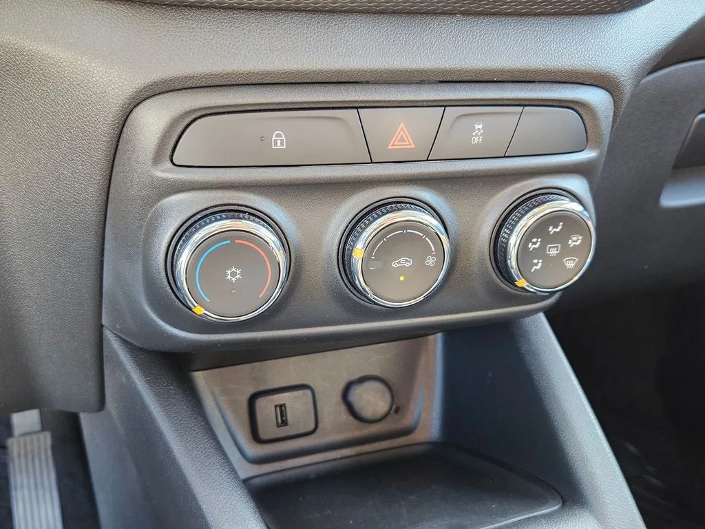 Chevrolet Tracker 1.2t Ltz R 4x2 At 5p año 2025