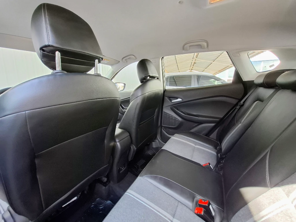 Chevrolet Tracker 1.2t Ltz R 4x2 At 5p año 2025