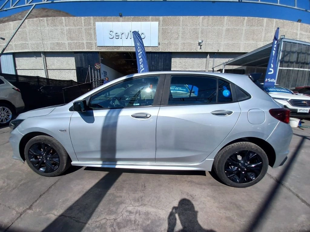 Chevrolet Onix 1.0t Rs Mt 5p año 2022