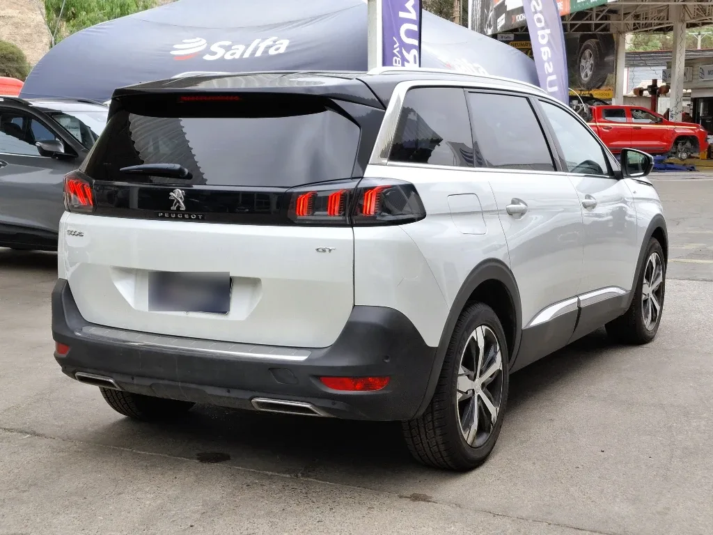 Peugeot 5008 1.5 Gt Bluehdi 4x2 130 Eat8 5p año 2022