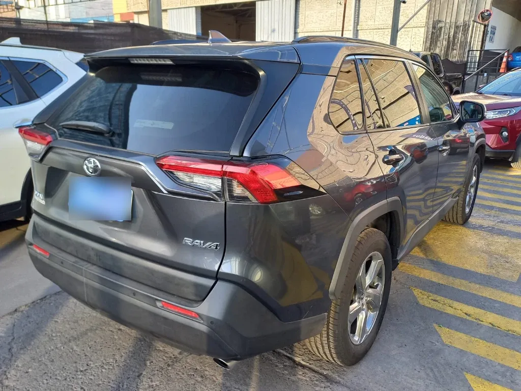 Toyota Rav4 2.0 Xle 4x2 Cvt At 5p año 2021