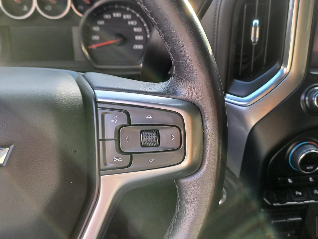 Chevrolet Silverado 5.3 Lt Trailboss Z71 4x4 At 4p año 2022