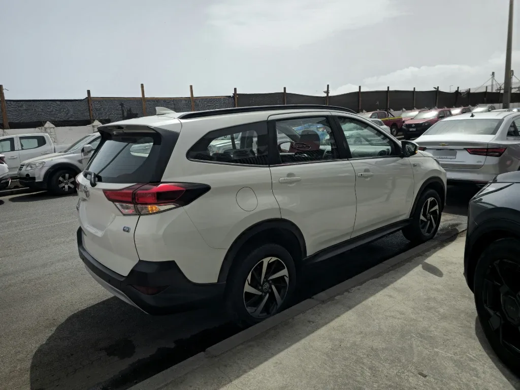 Toyota Rush 1.5 Xei 4x2 Mt 5p año 2023