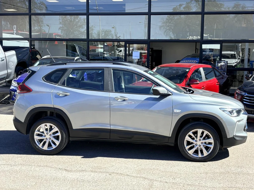 Chevrolet Tracker 1.2t Ltz R 4x2 At 5p año 2025