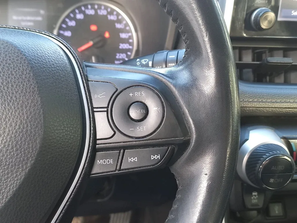 Toyota Rav4 2.0 Xle 4x2 Cvt At 5p año 2021