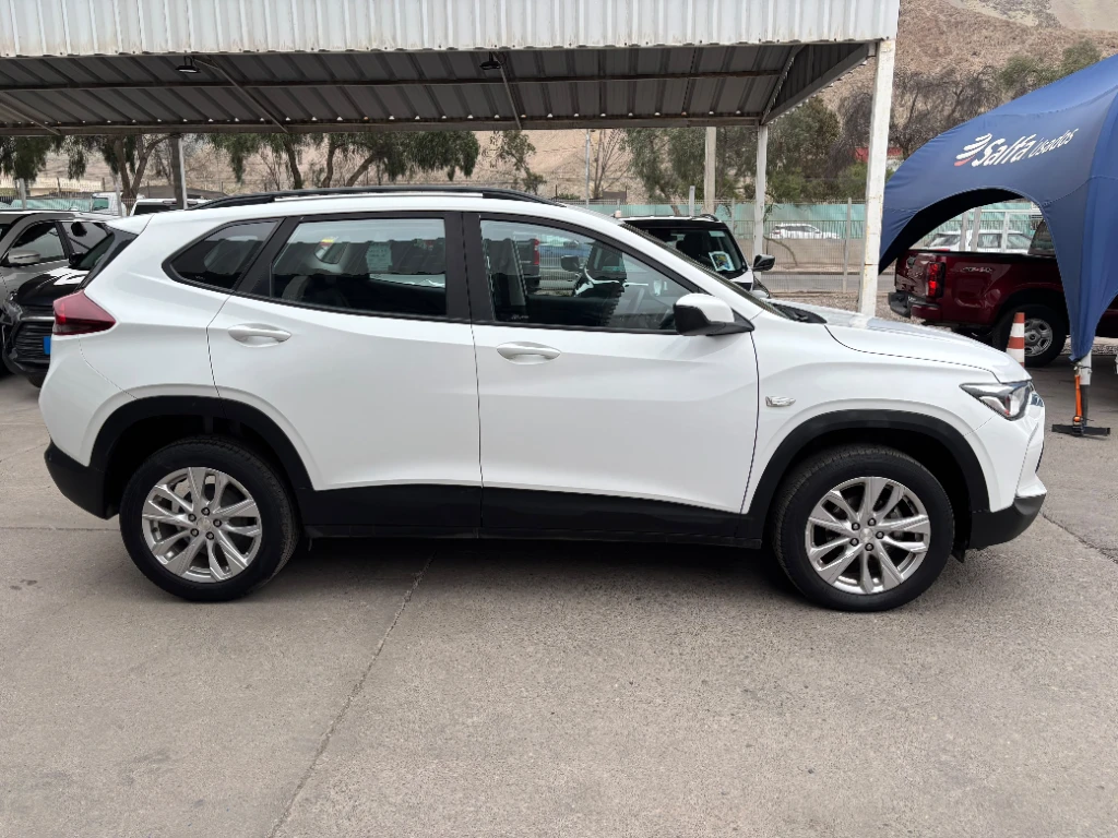 Chevrolet Tracker 1.2t Ltz R 4x2 At 5p año 2025