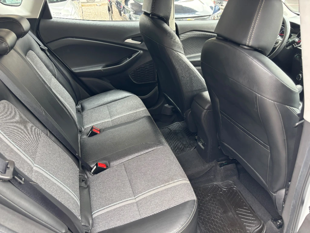 Chevrolet Tracker 1.2t Ltz R 4x2 At 5p año 2025