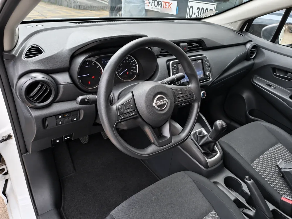 Nissan Versa 1.6 Sense 4x2 Mt 4p año 2025