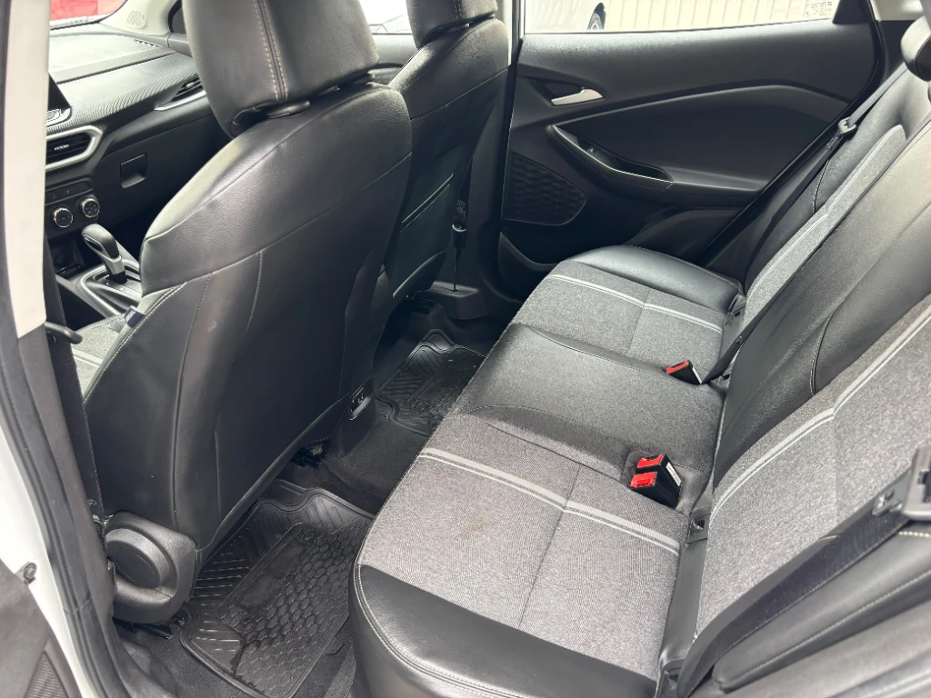 Chevrolet Tracker 1.2t Ltz R 4x2 At 5p año 2025