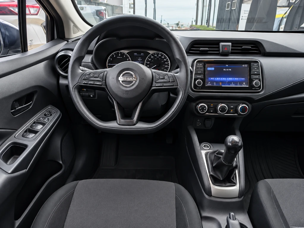 Nissan Versa 1.6 Sense 4x2 Mt 4p año 2025