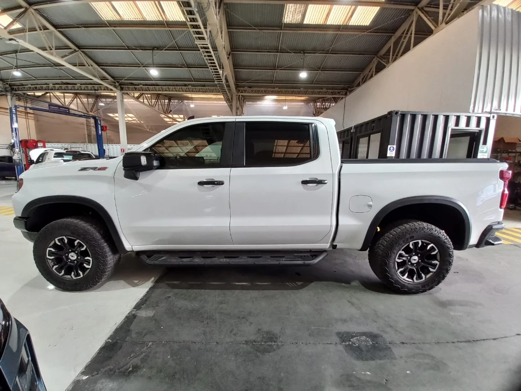 Chevrolet Silverado 6.2 Zr2 4x4 At 4p año 2023
