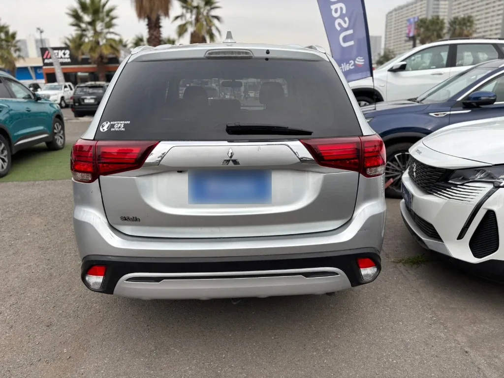 Mitsubishi Outlander 2.0 4x2 Mt 5p año 2021