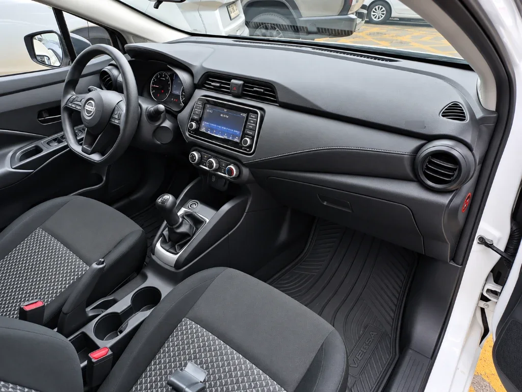 Nissan Versa 1.6 Sense 4x2 Mt 4p año 2025