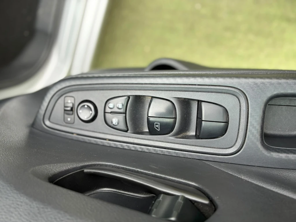Nissan Versa 1.6 Sense 4x2 Mt 4p año 2025