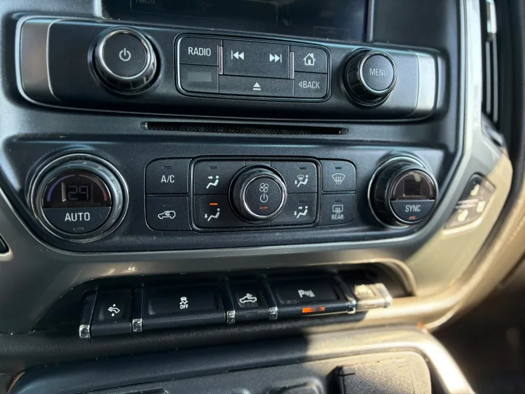Chevrolet Silverado 5.3 Ltz 4wd Cc Dob Cab At 4p año 2019