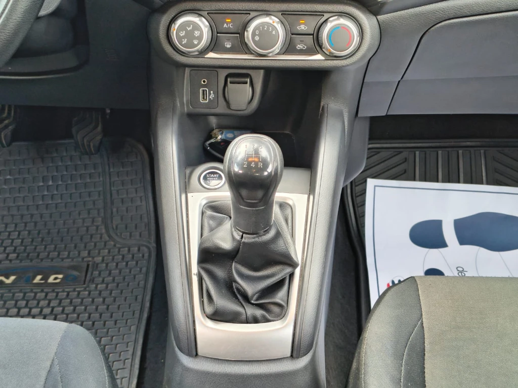 Nissan Versa 1.6 Sense 4x2 Mt 4p año 2025
