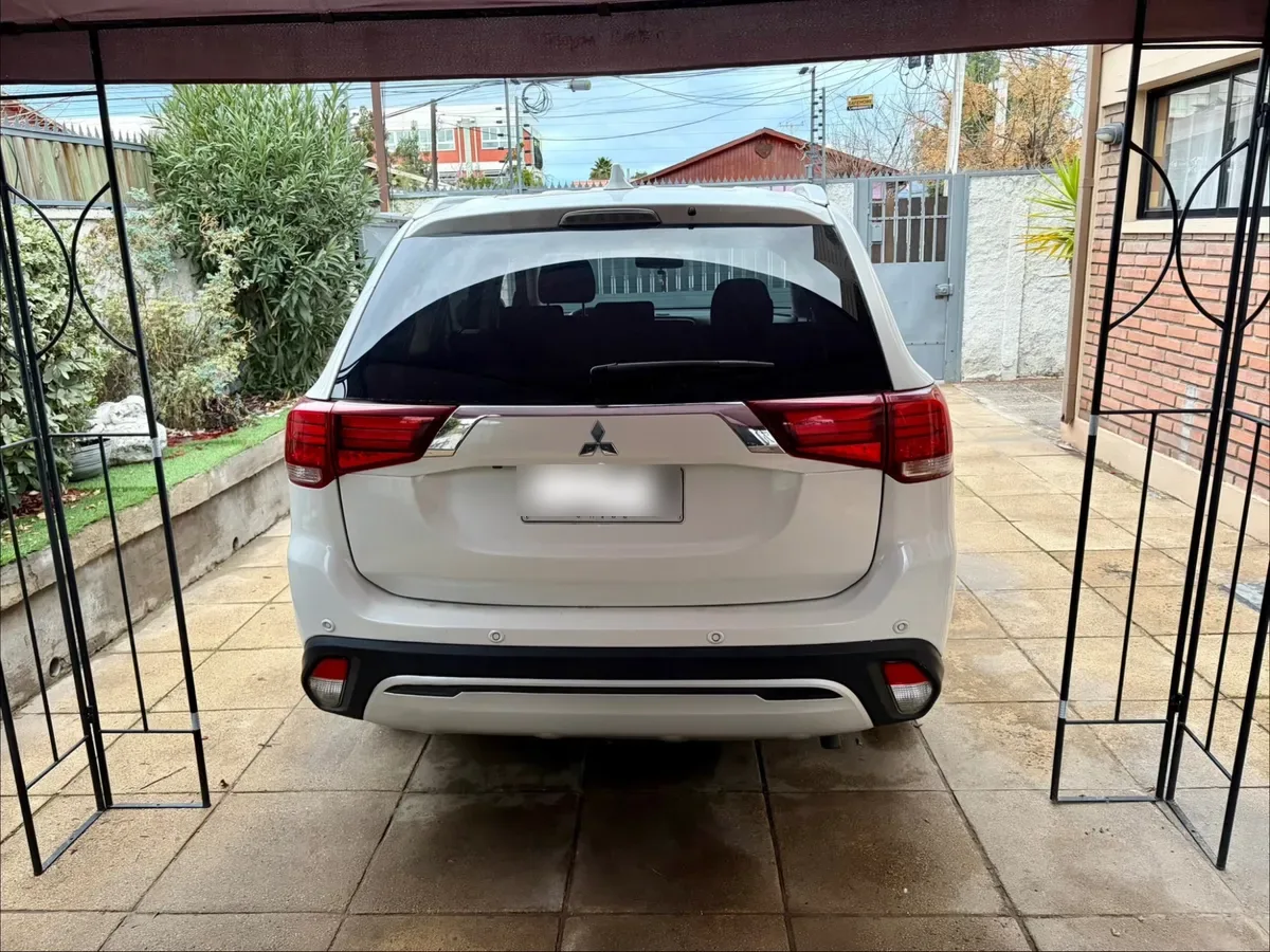 MITSUBISHI OUTLANDER 2.0 Mt año 2019