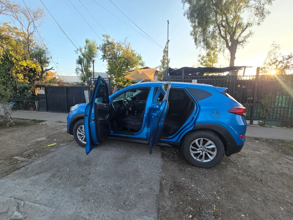 HYUNDAI TUCSON 2.0 Lm P/e 5dr Crdi Glsfull At 4x4 Diesel año 2017