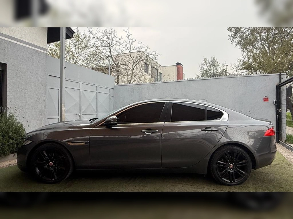 Jaguar Xe 2.0 D Prestige 4x2 At año 2019