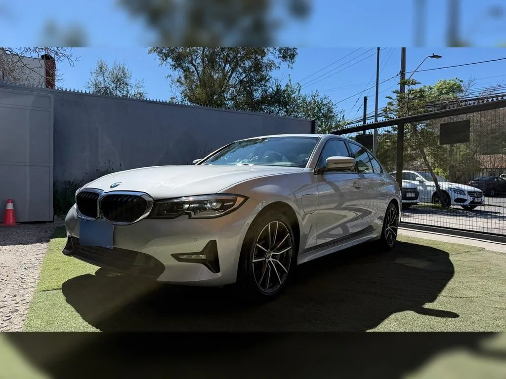 BMW 330 2.0 Sport E 4x2 año 2021